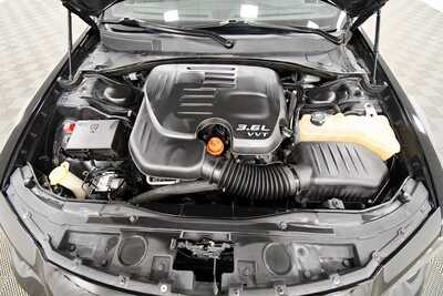 2018 Chrysler 300, $19999. Photo 12