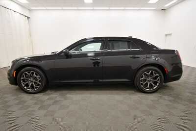 2018 Chrysler 300, $19999. Photo 4