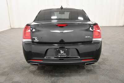 2018 Chrysler 300, $19999. Photo 6