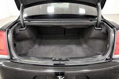 2018 Chrysler 300, $19999. Photo 7