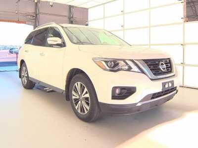 2020 Nissan Pathfinder, $17315. Photo 2
