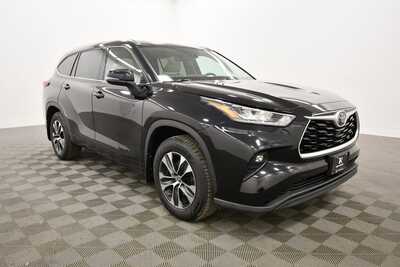 2020 Toyota Highlander, $28899. Photo 10
