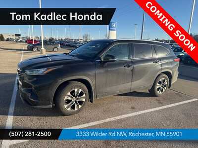 2020 Toyota Highlander, $29903. Photo 1