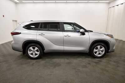 2024 Toyota Highlander, $32495. Photo 9