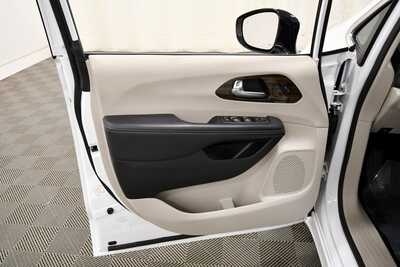 2023 Chrysler Pacifica, $26395. Photo 11