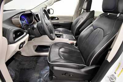 2023 Chrysler Pacifica, $26395. Photo 12