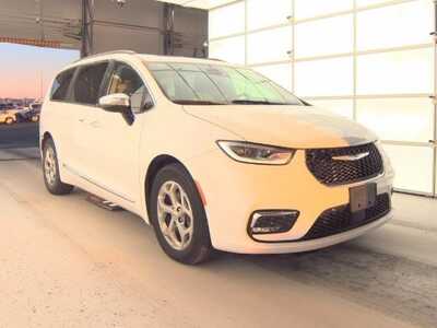 2023 Chrysler Pacifica, $27499. Photo 2