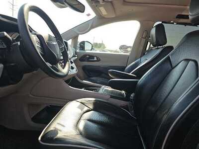 2023 Chrysler Pacifica, $27499. Photo 3