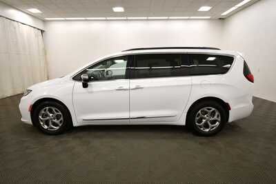 2023 Chrysler Pacifica, $26395. Photo 4