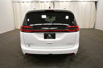 2023 Chrysler Pacifica, $26395. Photo 6