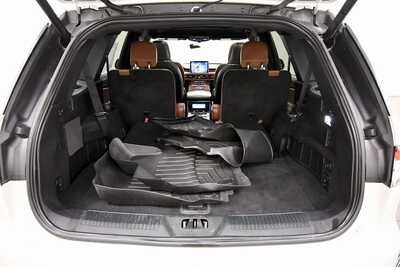 2020 Lincoln Aviator, $28495. Photo 7