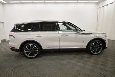 2020 Lincoln Aviator, $28495. Photo 9