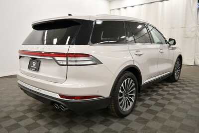 2022 Lincoln Aviator, $35352. Photo 8