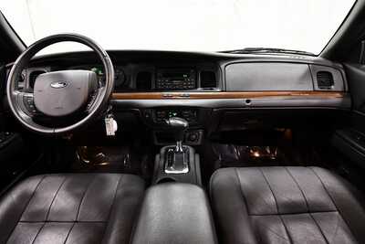 2007 Ford Crown Victoria, $18299. Photo 3