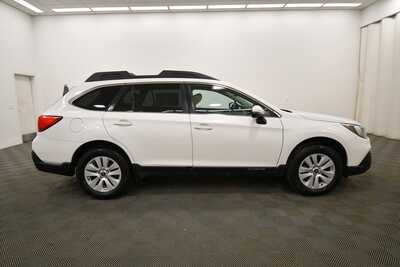 2018 Subaru Outback, $13885. Photo 9