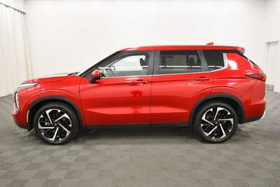 2024 Mitsubishi Outlander, $24137. Photo 4