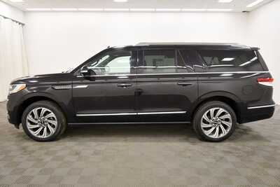 2023 Lincoln Navigator L, $59699. Photo 4