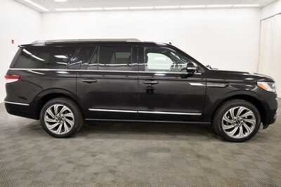 2023 Lincoln Navigator L, $59699. Photo 9