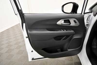 2024 Chrysler Pacifica, $30899. Photo 12