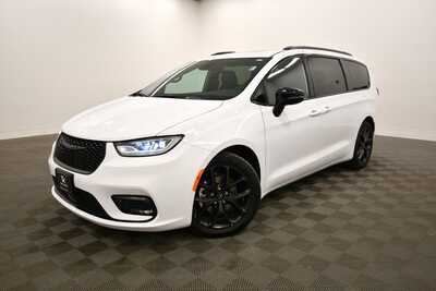 2024 Chrysler Pacifica, $30899. Photo 2