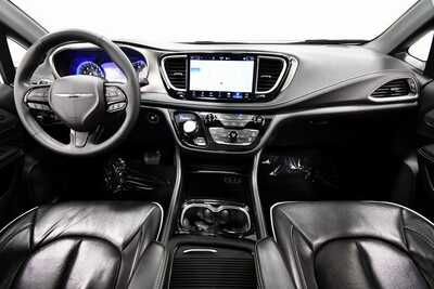 2024 Chrysler Pacifica, $30899. Photo 3