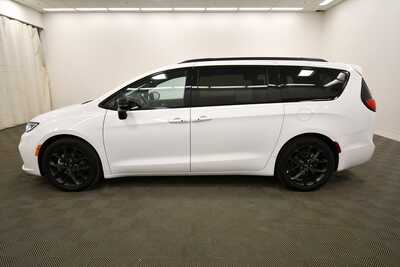 2024 Chrysler Pacifica, $30899. Photo 4