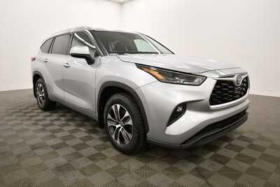 2022 Toyota Highlander, $32775. Photo 10