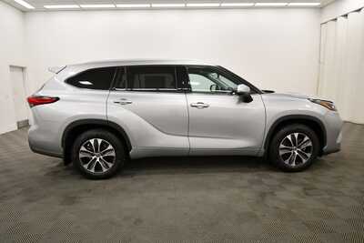 2022 Toyota Highlander, $32775. Photo 9
