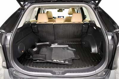 2019 Toyota RAV4, $26885. Photo 7