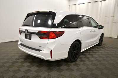 2025 Honda Odyssey, $39795. Photo 8