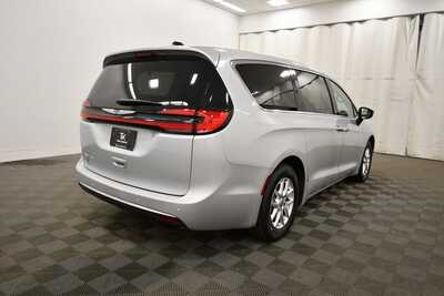 2024 Chrysler Pacifica, $28995. Photo 8