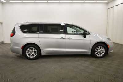 2024 Chrysler Pacifica, $28995. Photo 9