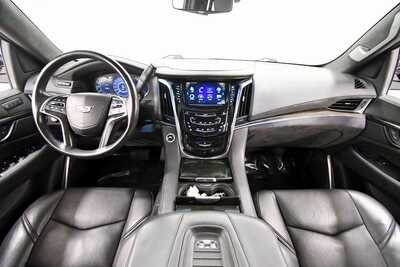 2018 Cadillac Escalade ESV, $27995. Photo 3