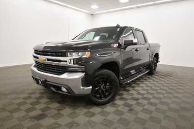 2020 Chevrolet 1500 Crew Cab, $29495. Photo 2