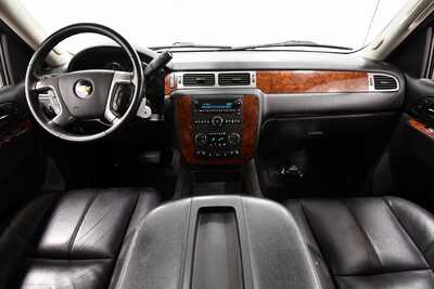2011 Chevrolet Avalanche, $15495. Photo 3