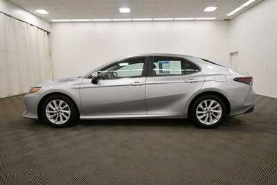 2022 Toyota Camry, $17995. Photo 4