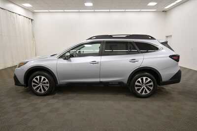 2022 Subaru Outback, $26795. Photo 4