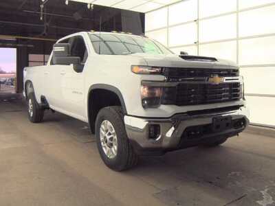 2024 Chevrolet 2500 Crew Cab, $58995. Photo 2