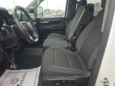 2024 Chevrolet 2500 Crew Cab, $58995. Photo 3