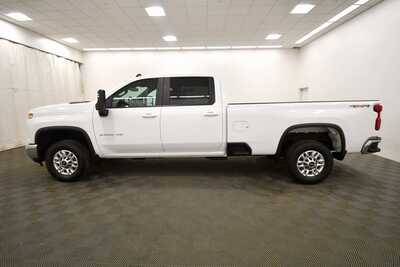 2024 Chevrolet 2500 Crew Cab, $57995. Photo 4