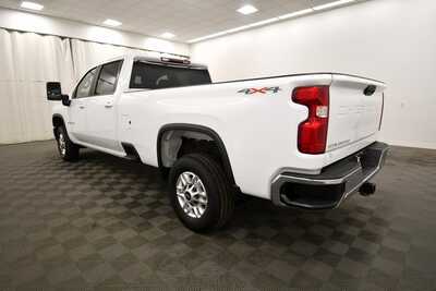 2024 Chevrolet 2500 Crew Cab, $57995. Photo 5
