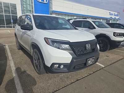 2021 Honda Passport, $25895. Photo 2