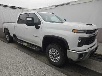 2024 Chevrolet 2500 Crew Cab, $55681. Photo 2