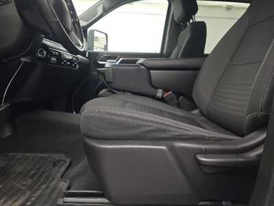 2024 Chevrolet 2500 Crew Cab, $55681. Photo 3