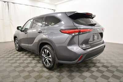 2022 Toyota Highlander, $36499. Photo 5