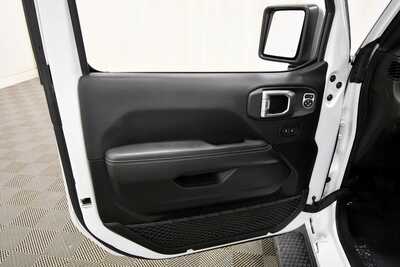 2022 Jeep Wrangler Unlimited, $26881. Photo 11