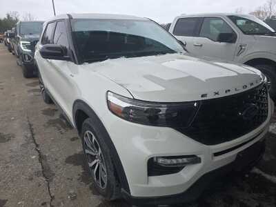 2022 Ford Explorer, $32495. Photo 2