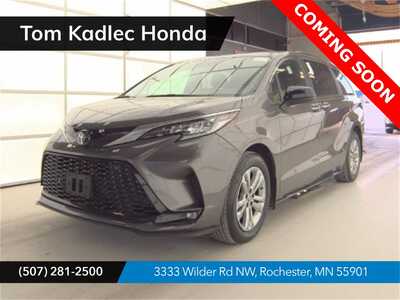 2022 Toyota Sienna, $39999. Photo 1