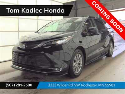 2022 Toyota Sienna, $35895. Photo 1