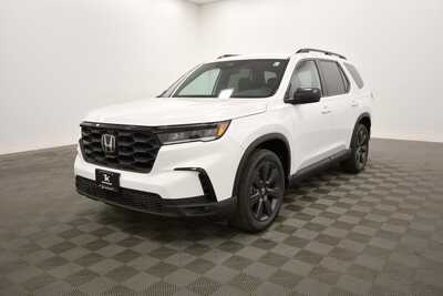 2025 Honda Pilot, $44250. Photo 2
